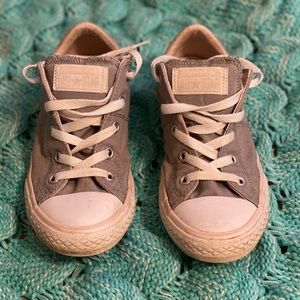 Girl’s size 3Y light gray with pink trim converse